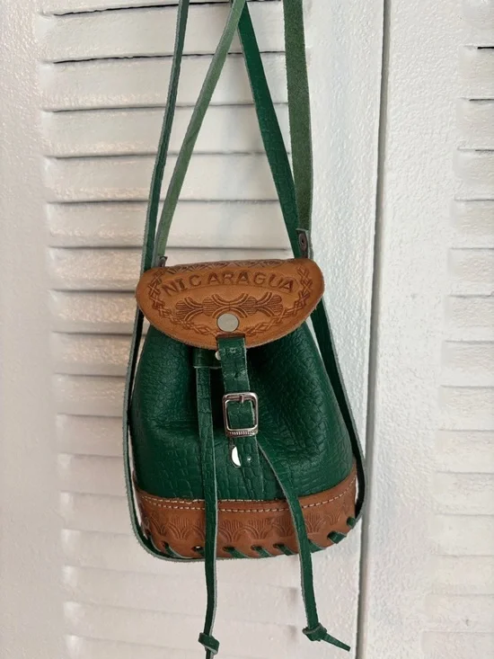 Vintage Handmade Nicaragua Green & Tan Leather Mini Drawstring Bag β One Size - Picture 1 of 8